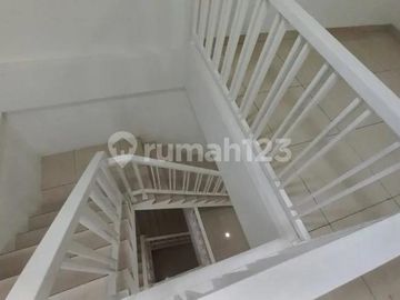 Rumah High Ceiling Hoki Taman Surya 2