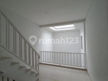 Rumah High Ceiling Hoki Taman Surya 2