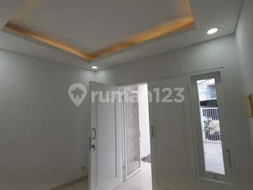 Rumah High Ceiling Hoki Taman Surya 2