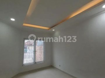 Rumah High Ceiling Hoki Taman Surya 2