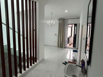 Disewa Rumah Bagus Di Ciputat Cluster Full Furnished Ada Pool