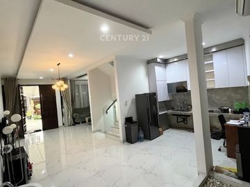 Disewa Rumah Bagus Di Ciputat Cluster Full Furnished Ada Pool