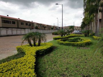 Venta de departamento en La Romareda, ave Narcisa de Jesús, planta baja.