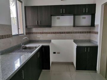 Venta de departamento en La Romareda, ave Narcisa de Jesús, planta baja.