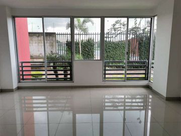 Venta de departamento en La Romareda, ave Narcisa de Jesús, planta baja.