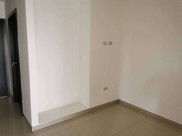 Venta de departamento en La Romareda, ave Narcisa de Jesús, planta baja.