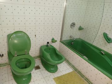 Hermoso Chalet de Tres Dorm. + Playroom y Jardin con Pileta en Venta.