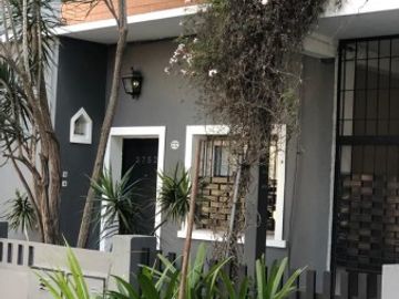 Venta de Casa Multifuncional en Olivos.