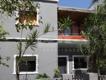 Venta de Casa Multifuncional en Olivos.