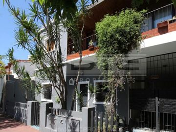 Venta de Casa Multifuncional en Olivos.