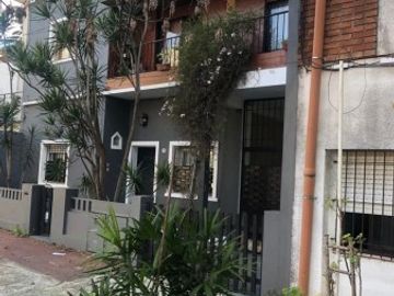Venta de Casa Multifuncional en Olivos.