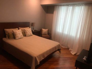 1BR Condo For Rent/Lease 1 Bedroom in Amorsolo Tower Rockwell Makati City