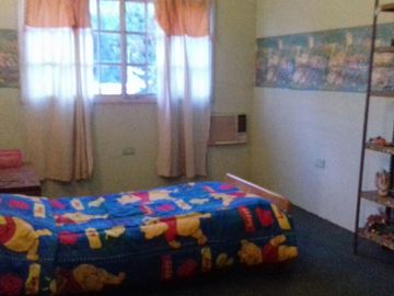 Chalet ubicado a 300 metros de Av. Hipólito Yrigoyen