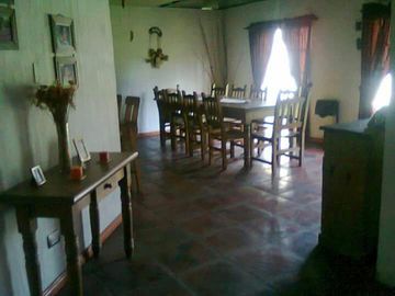 Chalet ubicado a 300 metros de Av. Hipólito Yrigoyen