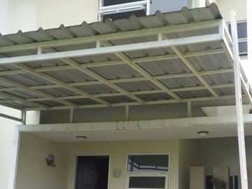 Rumah Cisaranten Dengan sebagian isinya | SUKARNA