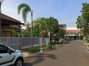 Rumah Hoek Dekat Taman di Cluster Aralia Harapan Indah Bekasi