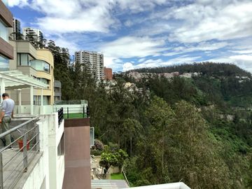 VENTA SUITE GRANDE - González Suárez   Vista panorámica al Valle de Tumbaco