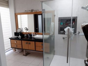 Se Vende Casa en Zona Rural y en la Montaña en Cumbayá - Quito