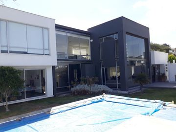 Se Vende Casa en Zona Rural y en la Montaña en Cumbayá - Quito