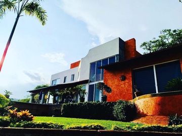 Excelente Casa Sola en Exclusivo Fraccionamiento con Vista Panorámica a la Cañad