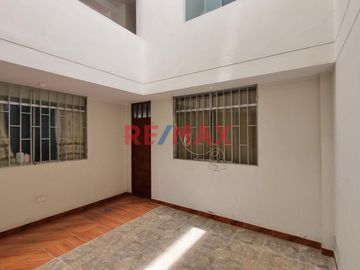 ¡GRAN OPORTUNIDAD DE INVERSIÓN! CASA EN VENTA  con 20 Habitaciones y 2 Minidepartamentos en Lambayeque 

BENEFICIOS DE LA CASA:
Ubicada estratégica