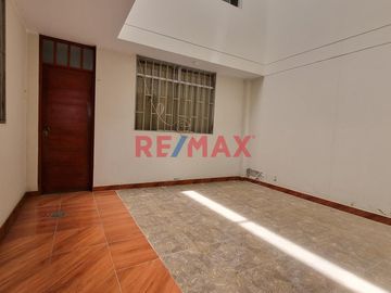 ¡GRAN OPORTUNIDAD DE INVERSIÓN! CASA EN VENTA  con 20 Habitaciones y 2 Minidepartamentos en Lambayeque 

BENEFICIOS DE LA CASA:
Ubicada estratégica