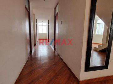 ¡GRAN OPORTUNIDAD DE INVERSIÓN! CASA EN VENTA  con 20 Habitaciones y 2 Minidepartamentos en Lambayeque 

BENEFICIOS DE LA CASA:
Ubicada estratégica