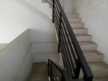 Ruko Hook Dijual Raya Dukuh Kupang Surabaya 4 Lantai