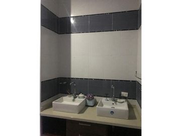SE VENDE CASA DE TRES PISOS EN EL MUNICIPIO DE TOLÚ - SUCRE