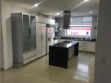 SE VENDE CASA DE TRES PISOS EN EL MUNICIPIO DE TOLÚ - SUCRE