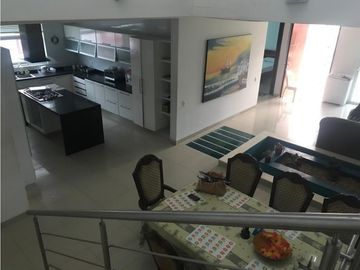 SE VENDE CASA DE TRES PISOS EN EL MUNICIPIO DE TOLÚ - SUCRE