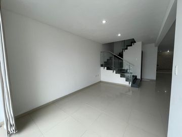 casa en venta en av. del rio, vegas del rio. Cod V5005