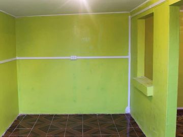 SE VENDE CASA CON EXCELENTE UBICACIÓN EN LA CIUDAD DE LONGAVÍ.
