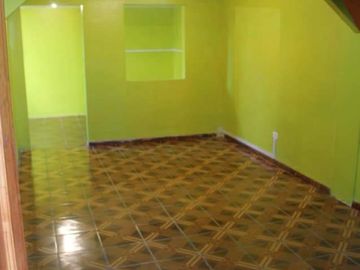 SE VENDE CASA CON EXCELENTE UBICACIÓN EN LA CIUDAD DE LONGAVÍ.