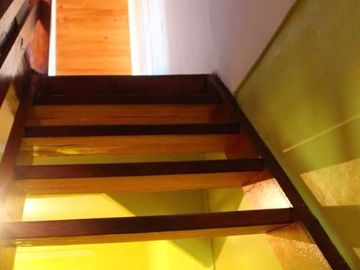 SE VENDE CASA CON EXCELENTE UBICACIÓN EN LA CIUDAD DE LONGAVÍ.