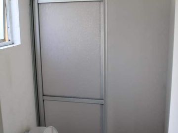 SE VENDE CASA CON EXCELENTE UBICACIÓN EN LA CIUDAD DE LONGAVÍ.