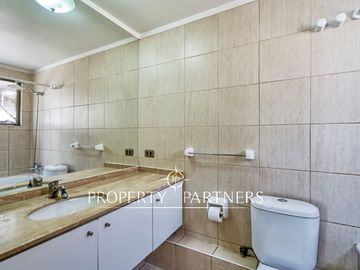 Venta de amplia casa con 4D 3B en 3 pisos, Peñalolén