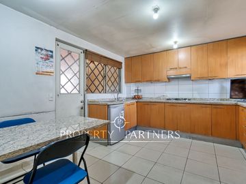 Venta de amplia casa con 4D 3B en 3 pisos, Peñalolén