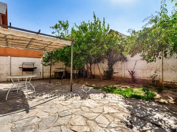 Venta de amplia casa con 4D 3B en 3 pisos, Peñalolén