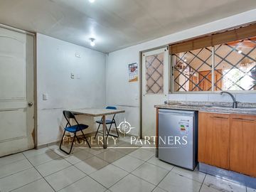 Venta de amplia casa con 4D 3B en 3 pisos, Peñalolén