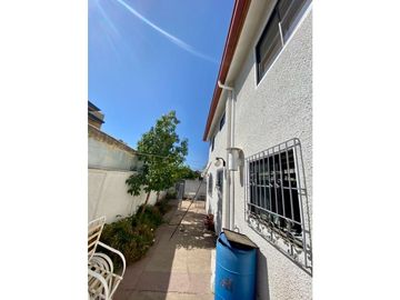 CASA EN VENTA EN CENTRO DE QUILPUÉ