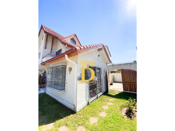 CASA EN VENTA EN CENTRO DE QUILPUÉ