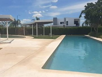 Residencia Yaxlum al norte de Mérida Yucatán,  1 planta con alberca