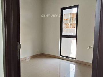 Rumah 2 Lantai Ada Taman Di Summarecon Crown Gading Cluster Regia