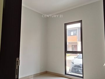 Rumah 2 Lantai Ada Taman Di Summarecon Crown Gading Cluster Regia