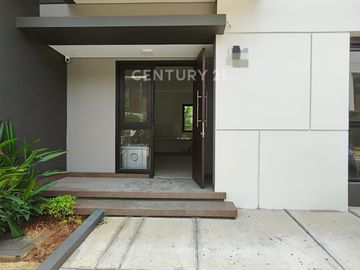 Rumah 2 Lantai Ada Taman Di Summarecon Crown Gading Cluster Regia
