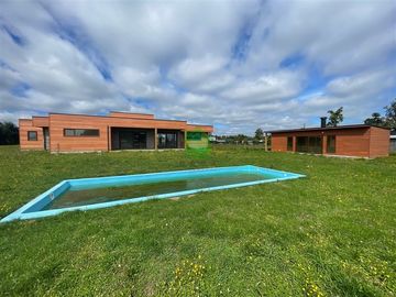 Parcela con casa en venta 3 dorm 3 baños en Osorno