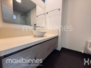 apartamento en arriendo en el poblado. Cod A71593