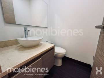 apartamento en arriendo en el poblado. Cod A71593