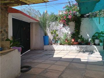 CASA EN VENTA EN ESQUINA CERCA DE FLORES MAGON CUERNAVACA